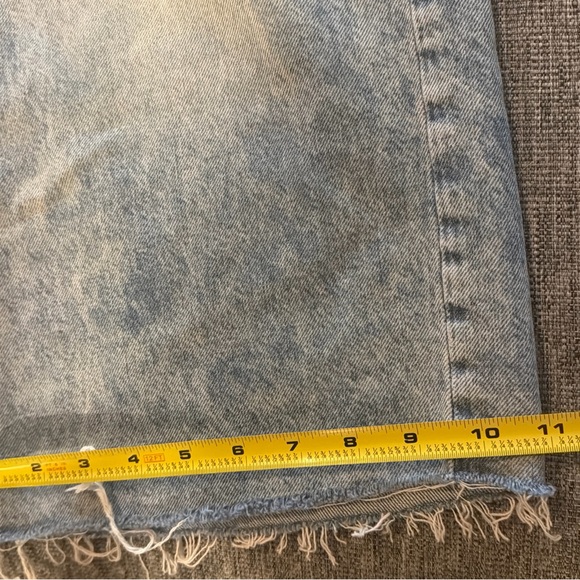 We The Free Wide Leg Raw Hem Denim Sz 29 Free People (waist measures 32”) Adjust - Picture 9 of 9